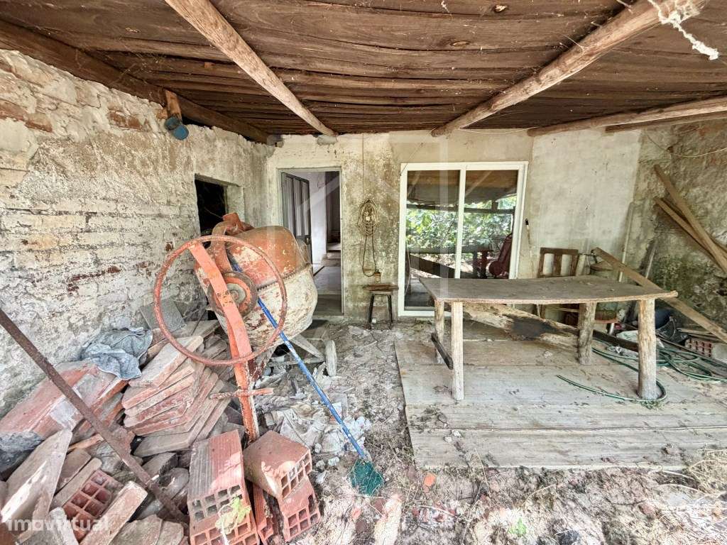 Moradia com 225m2 para remodelação em Beringel-21