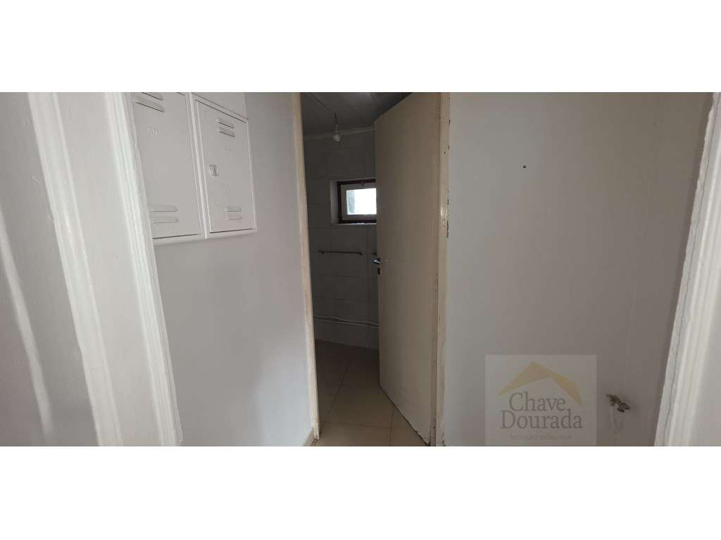 Prédio na Baixa de Coimbra com 3 T1´s-15