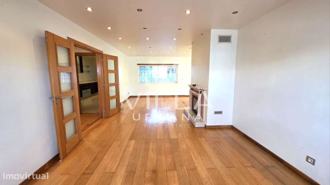 Moradia T3 +1 com Garagem localizada numa zona tranquila em Belverde-10