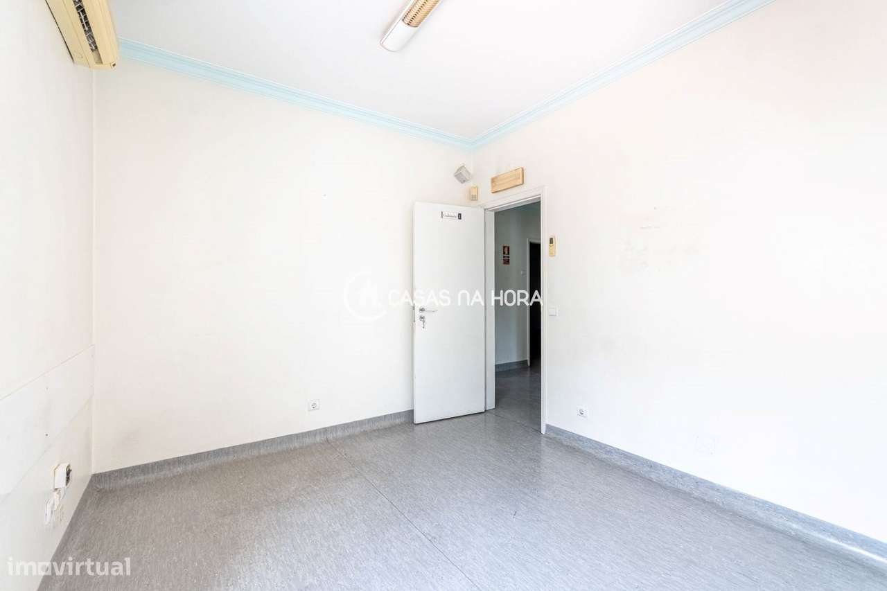 Andar de Moradia  convertida em clínica | Potencial para habitação ...-26