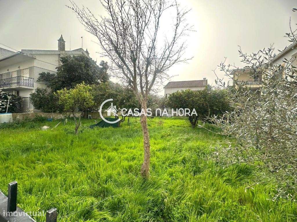 Terreno para Construção Urbana na Quinta do Conde-0