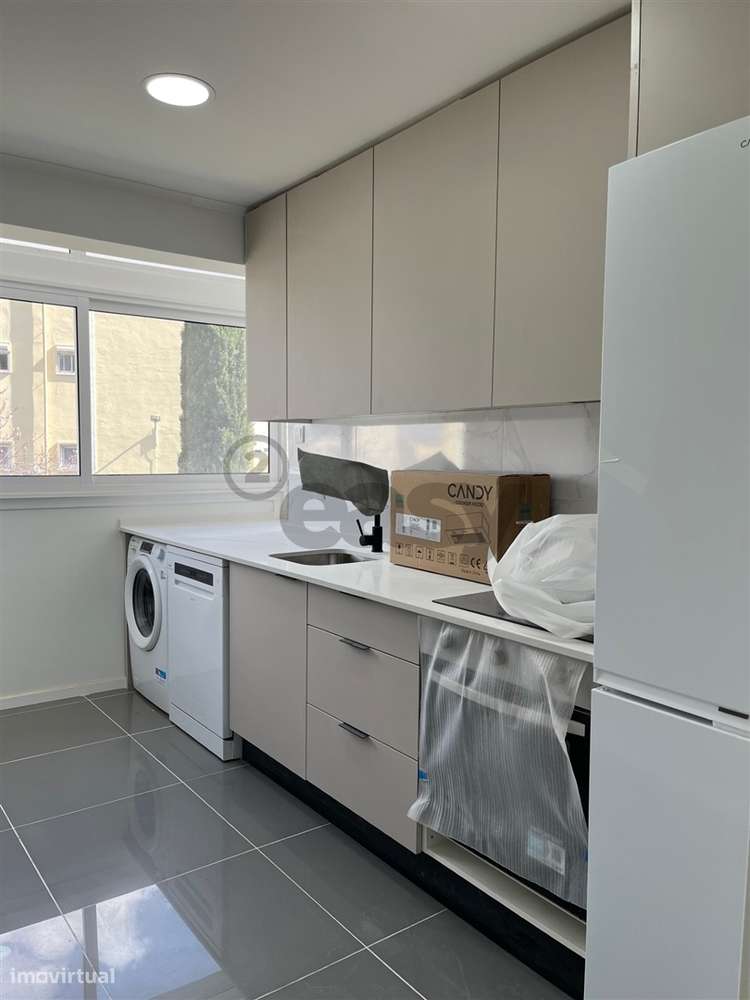 Remodelado Junto às Portas Benfica Oferta da Escritura - Grande imagem: 3/16