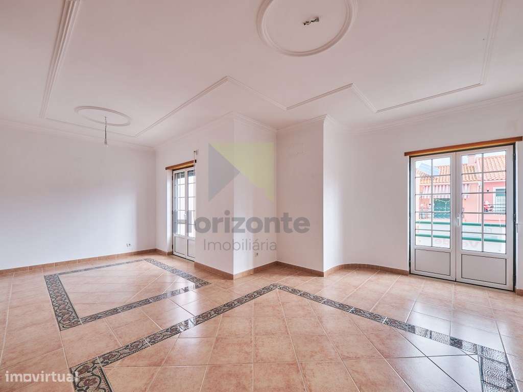 Moradia T4 com Excelente Localização-22