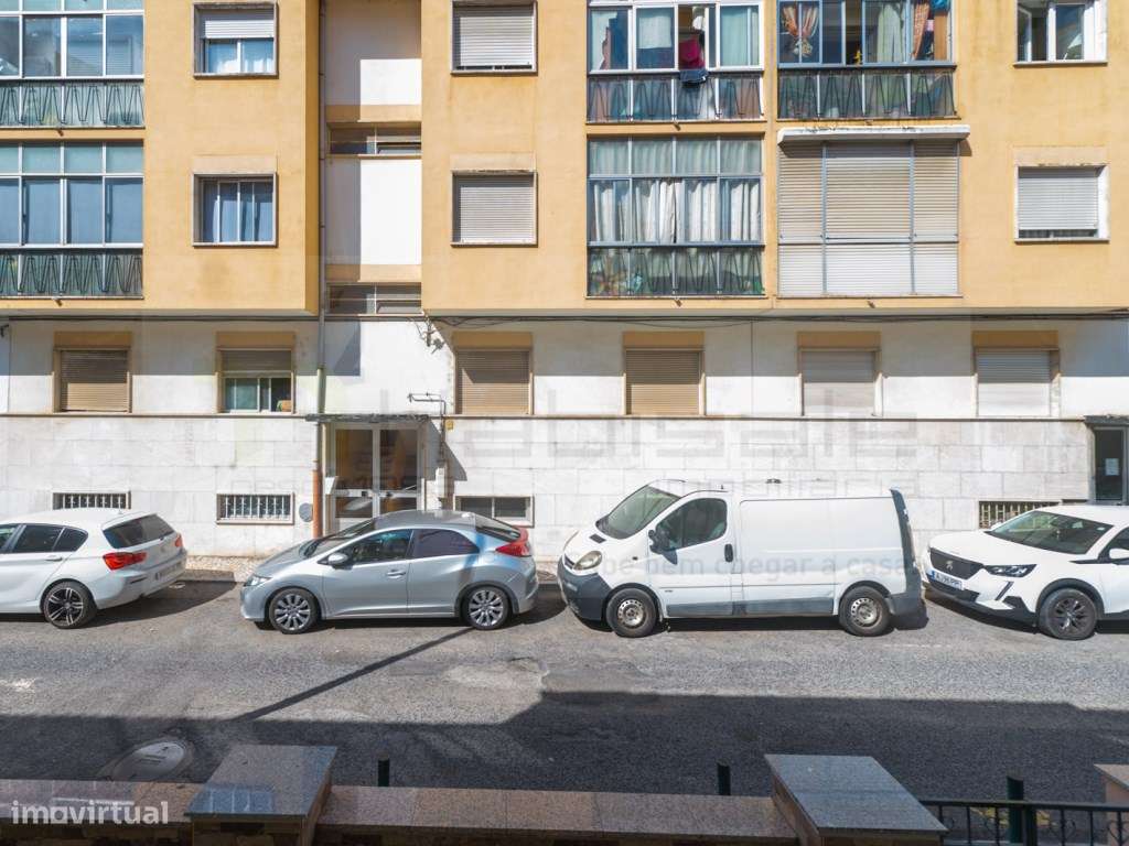 Apartamento T2 totalmente remodelado junto à estação.-25