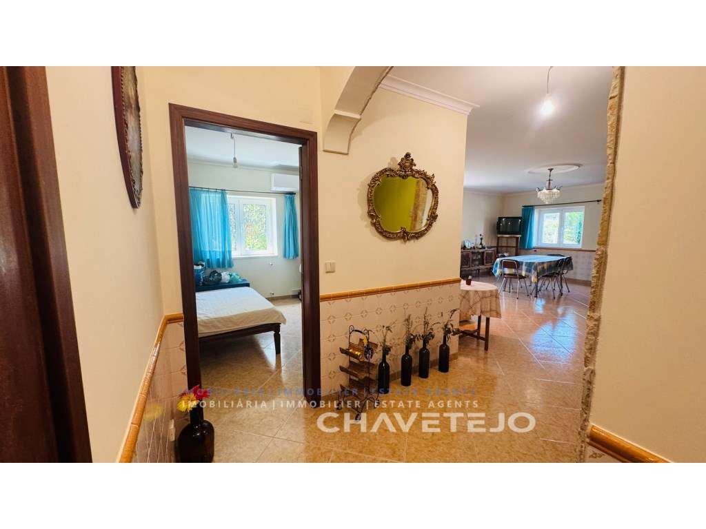Quintinha T4 com Amplas zona para Oficinas, Terreno Plano e Enorme ...-15