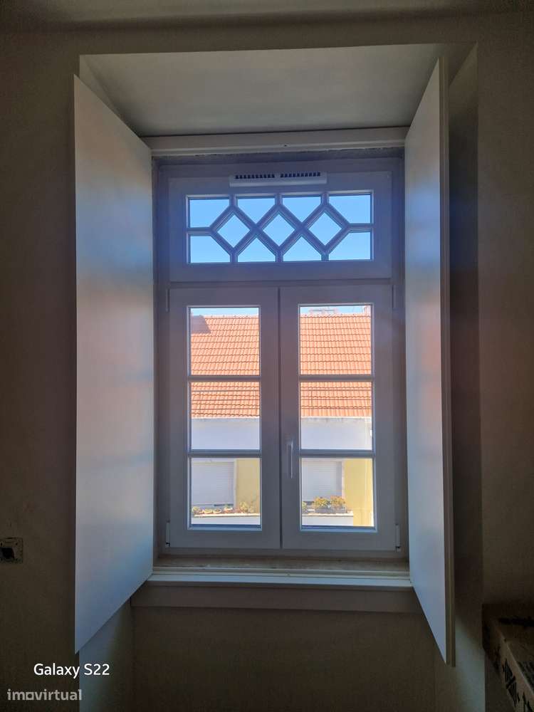 T2 no 3º Andar com 3 Jardins, Elevador, Coz.Equipada Lx-7