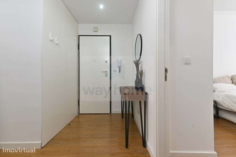 Apartamento T1 | Remodelado | Mobilado | Varanda e terraço | Campo Már-11