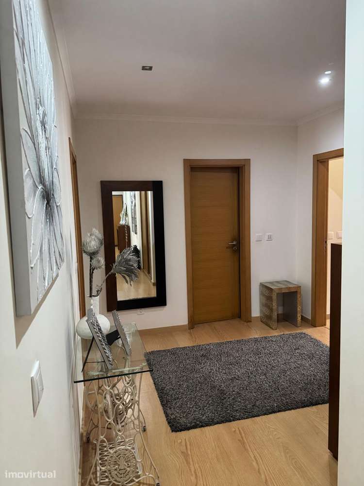 Apartamento T3 com 3 casas de banho e garagem-44