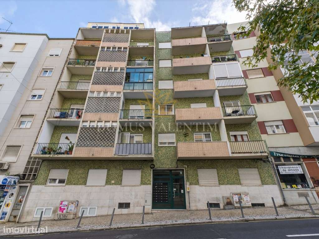 T2 Totalmente Remodelado em Almada - Conforto e Modernidade-15