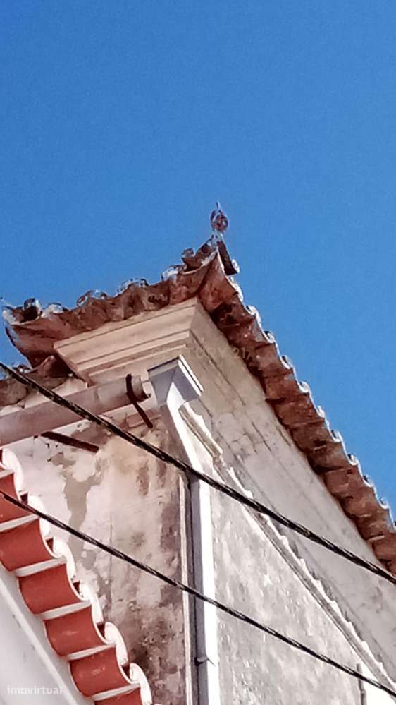 Prédio tradicional com 3 pisos junto Zona Ribeirinha de Alcácer do Sal - Grande imagem: 2/12