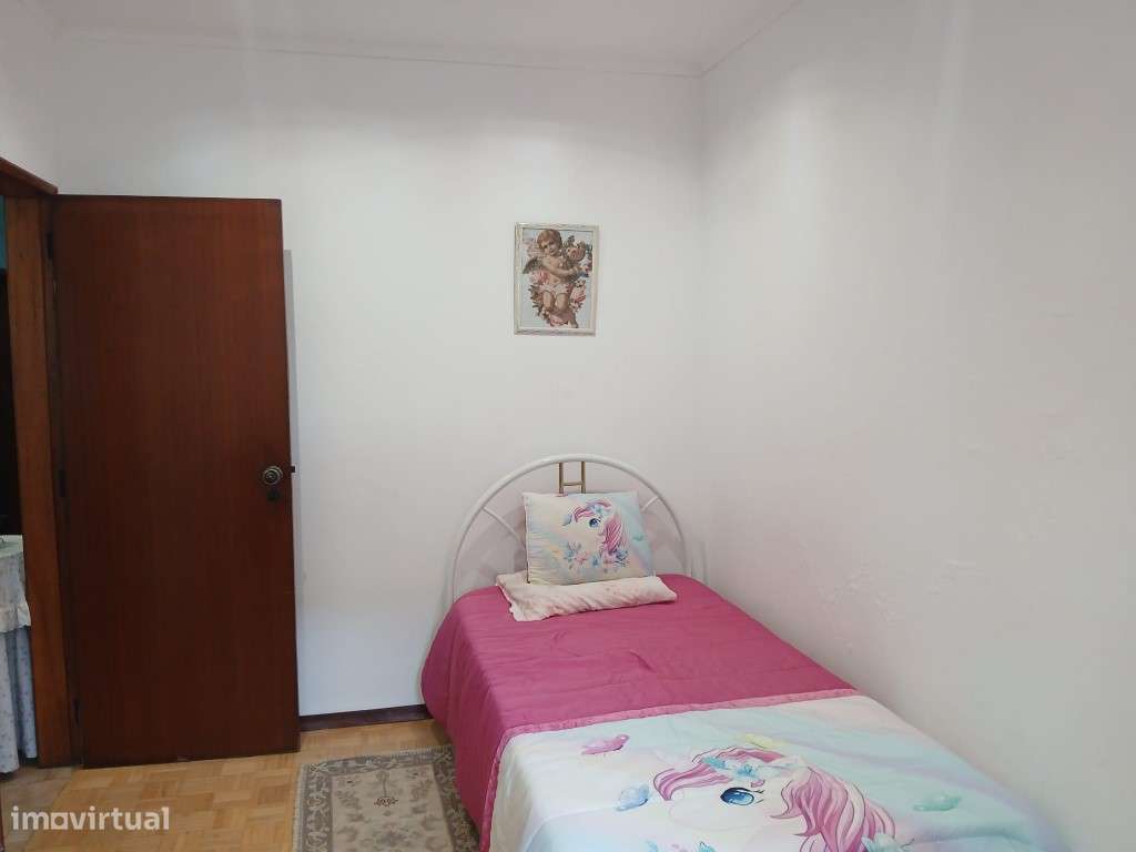 Moradia V3 c quintal no centro de Almeirim - Grande imagem: 5/13