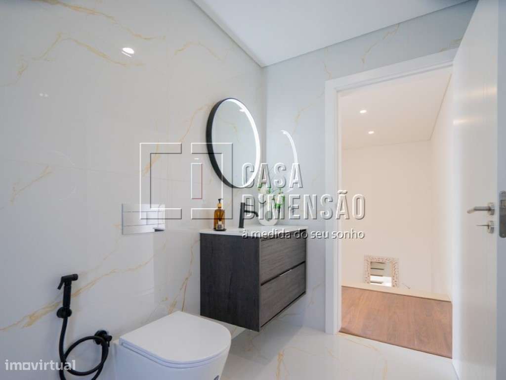 Moradia de tipologia T4+2 na melhor zona da Sobreda, com Piscina, G...-53