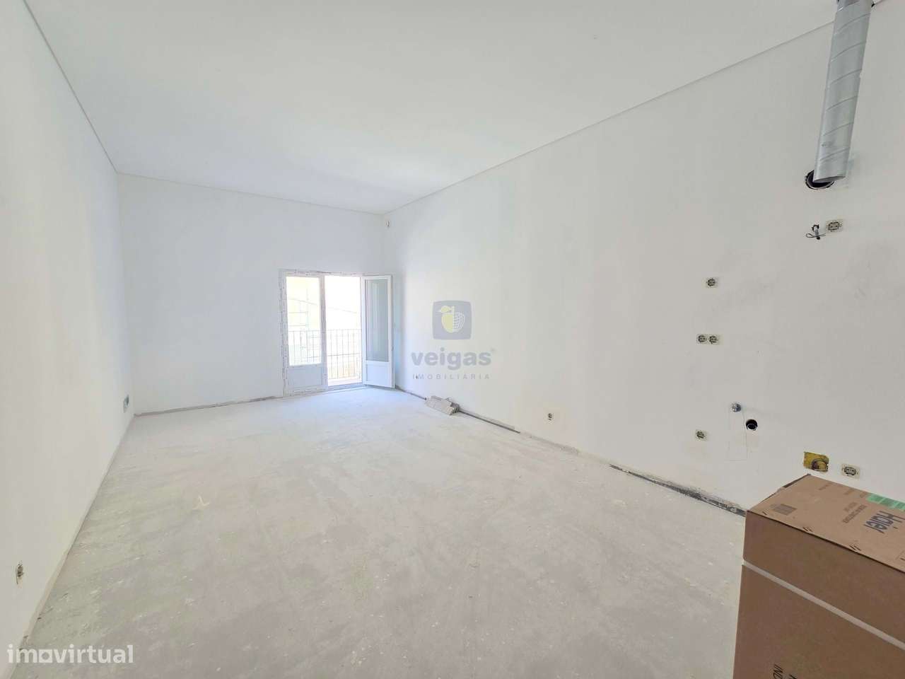 Apartamento T2 com terraço com duas frentes ao nível do RC no empreend - Grande imagem: 2/23