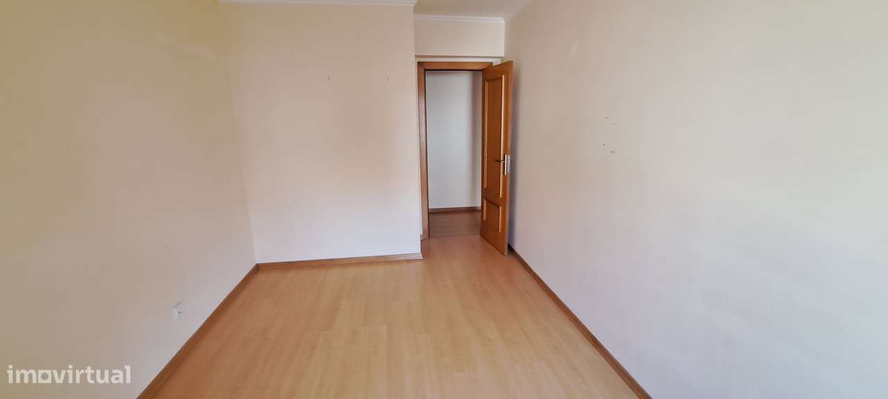 Apartamento T4  152m2 , Lugar estacionamento junto á praia  Alcochete.-15