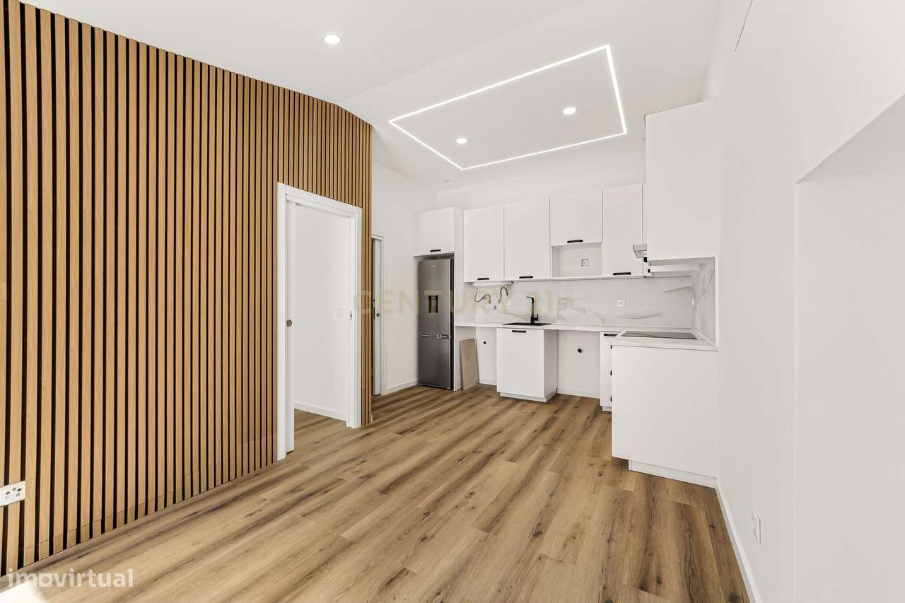 Prédio Totalmente Renovado com 2 apartamentos T1 e espaço exterior no-23