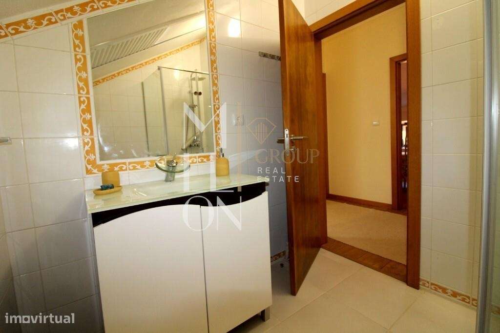 Moradia de charme Reabilitada com Garagem e Logradouro-28