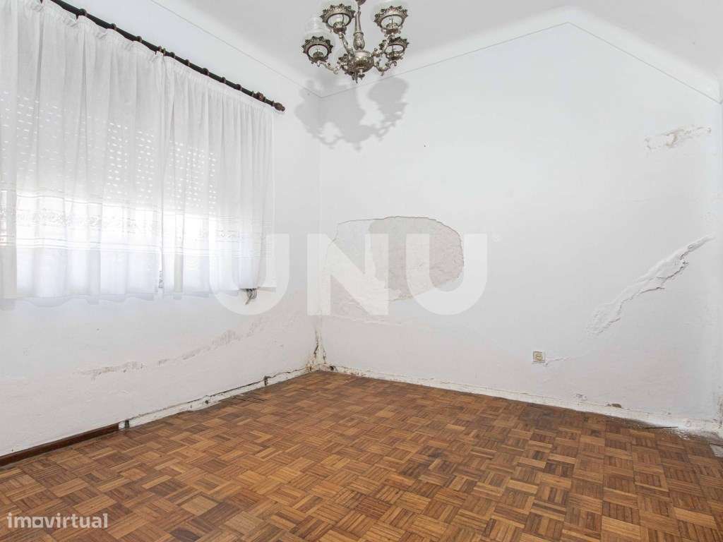 Moradia Bifamiliar T4 + T1 com garagem nas Paredes, em Alenquer!-31