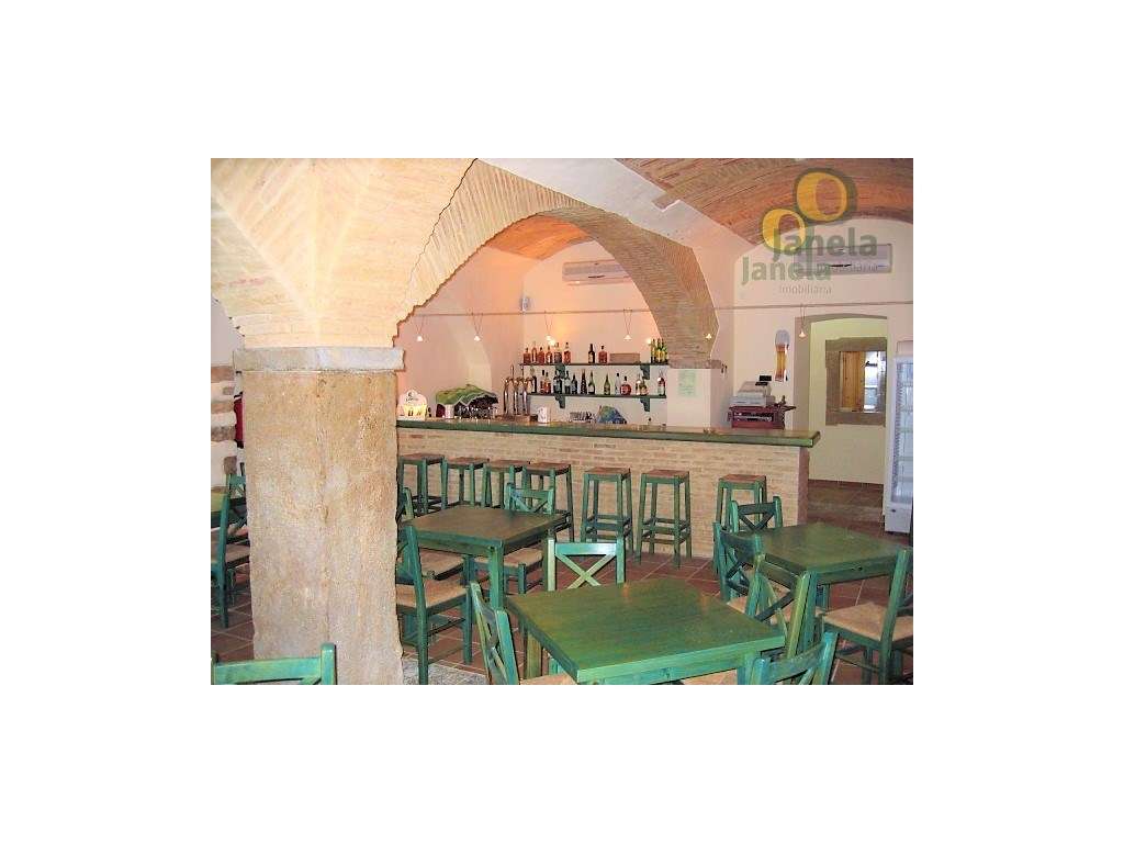 Fantástico prédio com HABITAÇÃO e RESTAURANTE - Grande imagem: 2/31