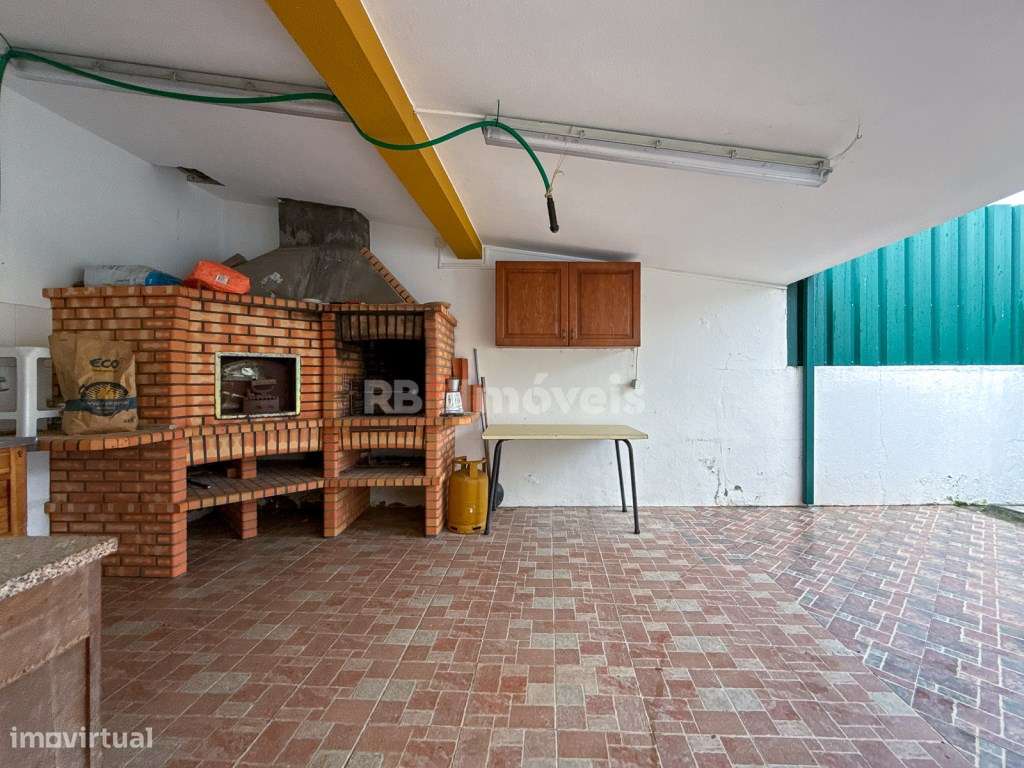 Moradia T3+1 c/ Logradouro, Sótão, Garagem e Cave, em Montalvo - Grande imagem: 4/45