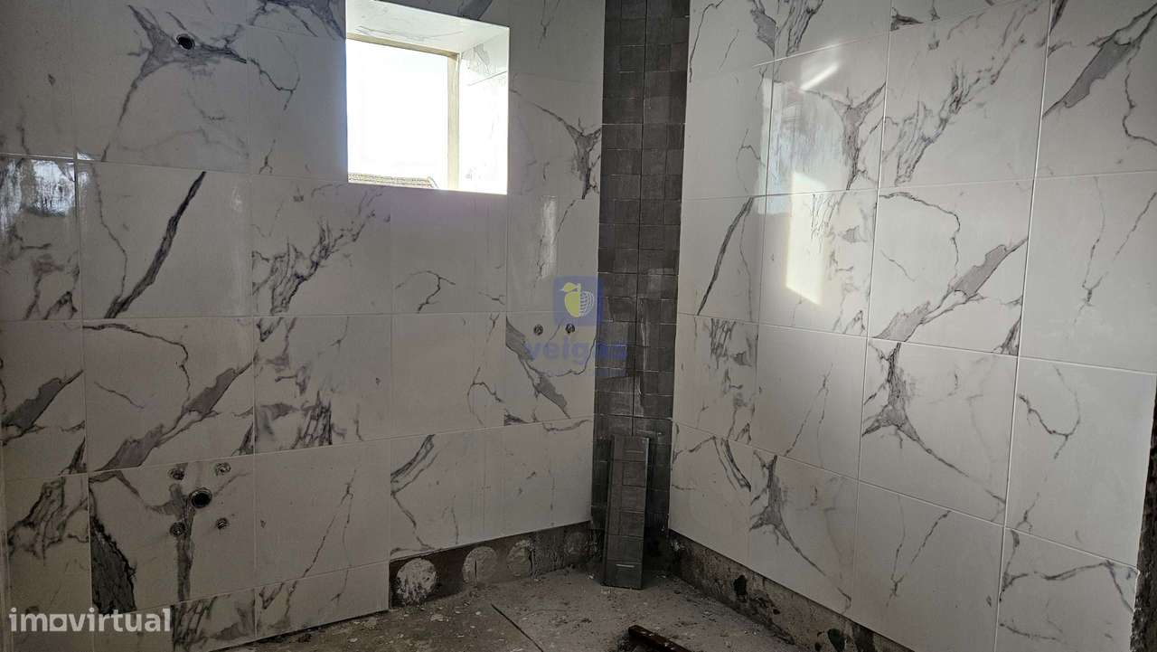 Moradia em Construção com Piscina e Espaço Exterior - Grande imagem: 5/15