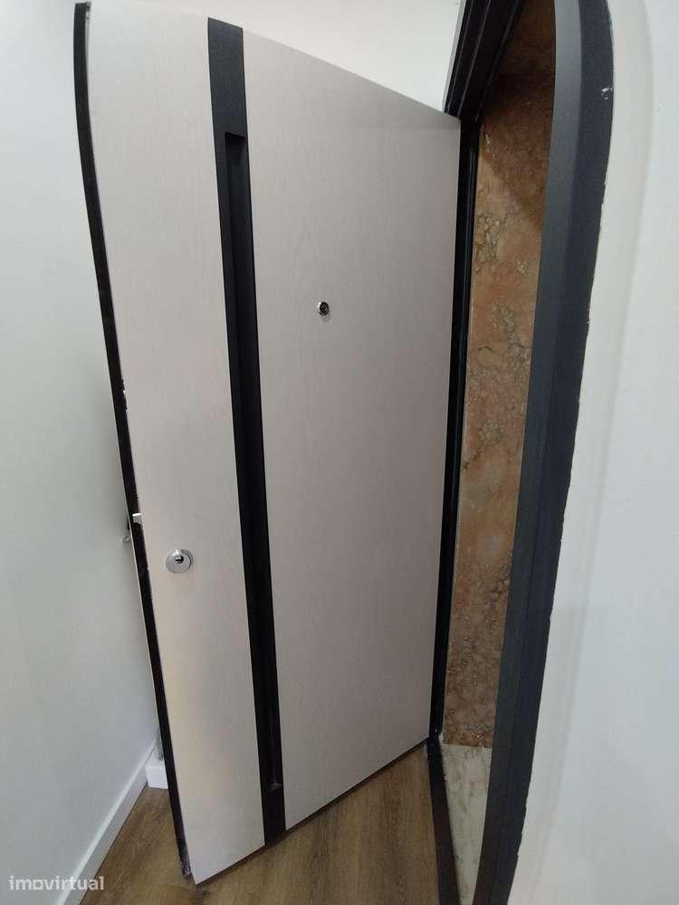 T1 2º andar todo remodelado Bx. da Banheira-1