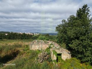 Terreno para construção urbana com ruína