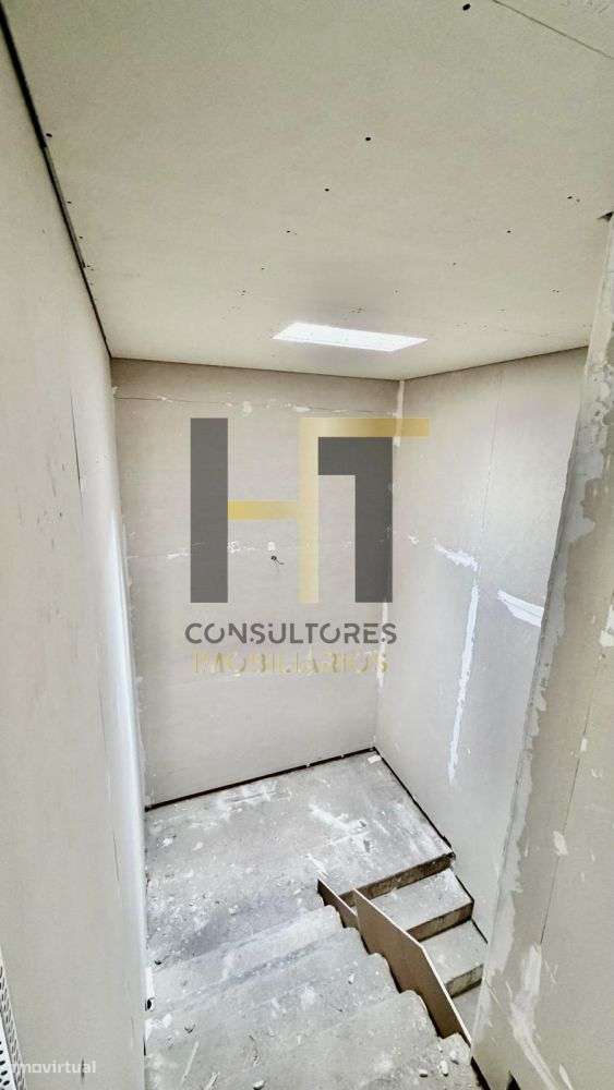 Moradia T3 | 235m² de Logradouro + Possibilidade de Piscina | Varanda-44