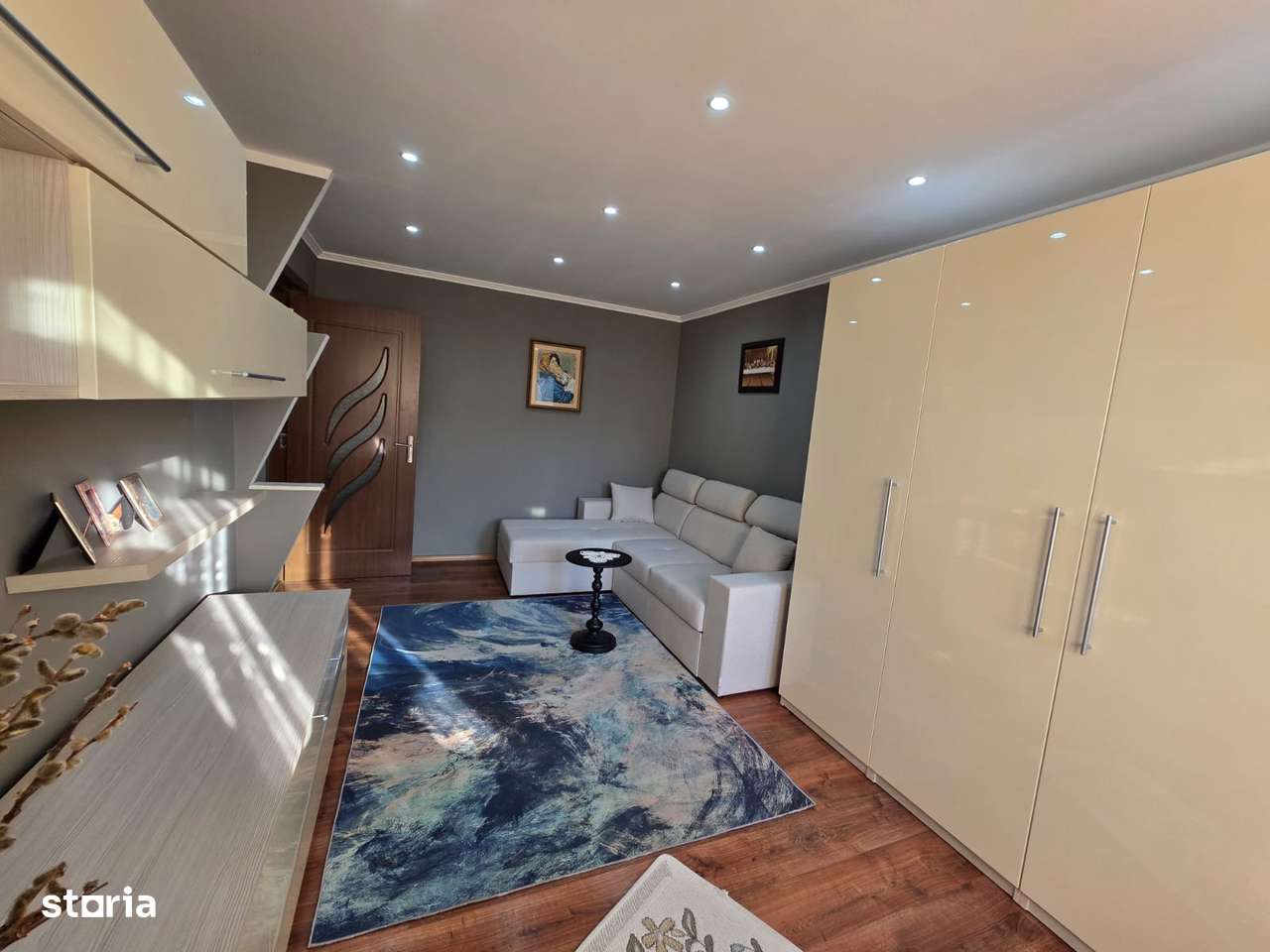 4 camere, zona Favorit, etaj intermediar, 2 balcoane, mobilat, utilat-0