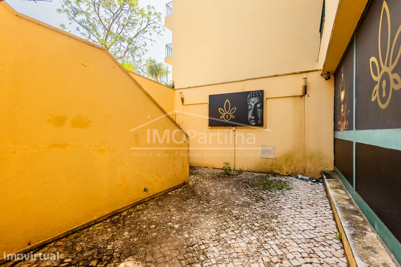 T2 c/ Projeto Aprovado em Condomínio de Prestígio com Piscina – Parede-21