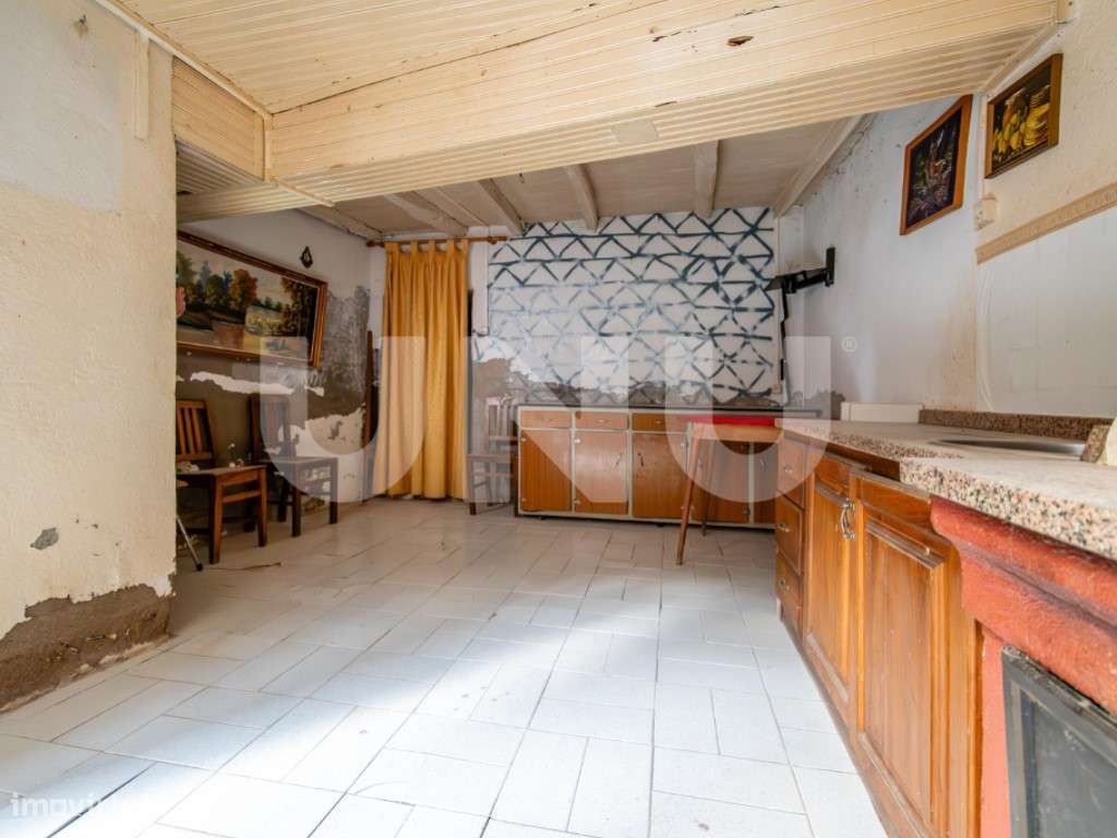 Moradia para Recuperar com 2 Pisos, Sótão e Terraço em Caria - Belm... - Grande imagem: 4/27