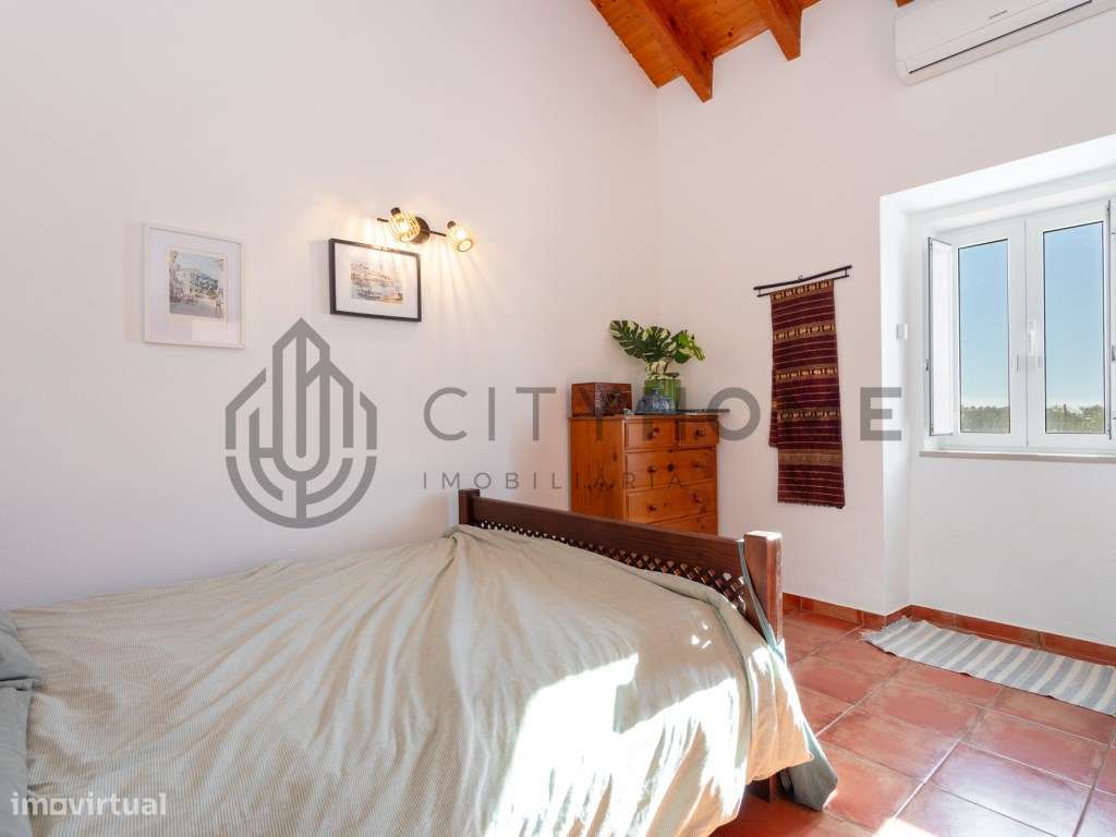 Moradia T4 com piscina infinita em terreno amplo em Silves-26