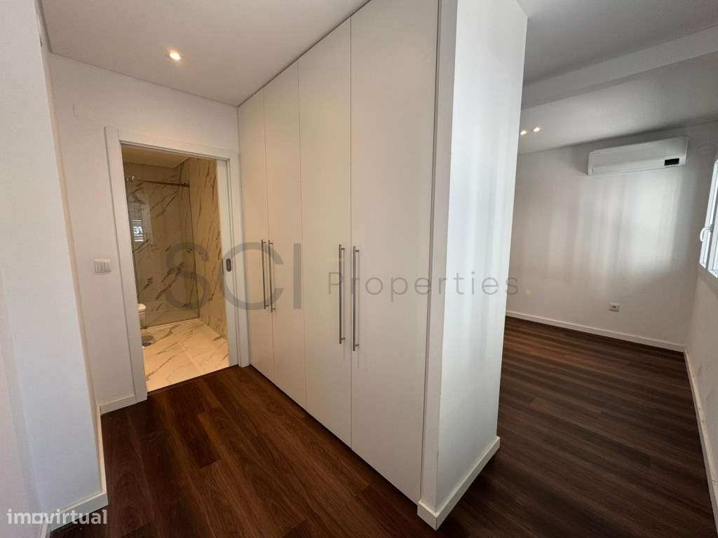 Apartamento T2 Centro de Almada Remodelado com Terraço-21