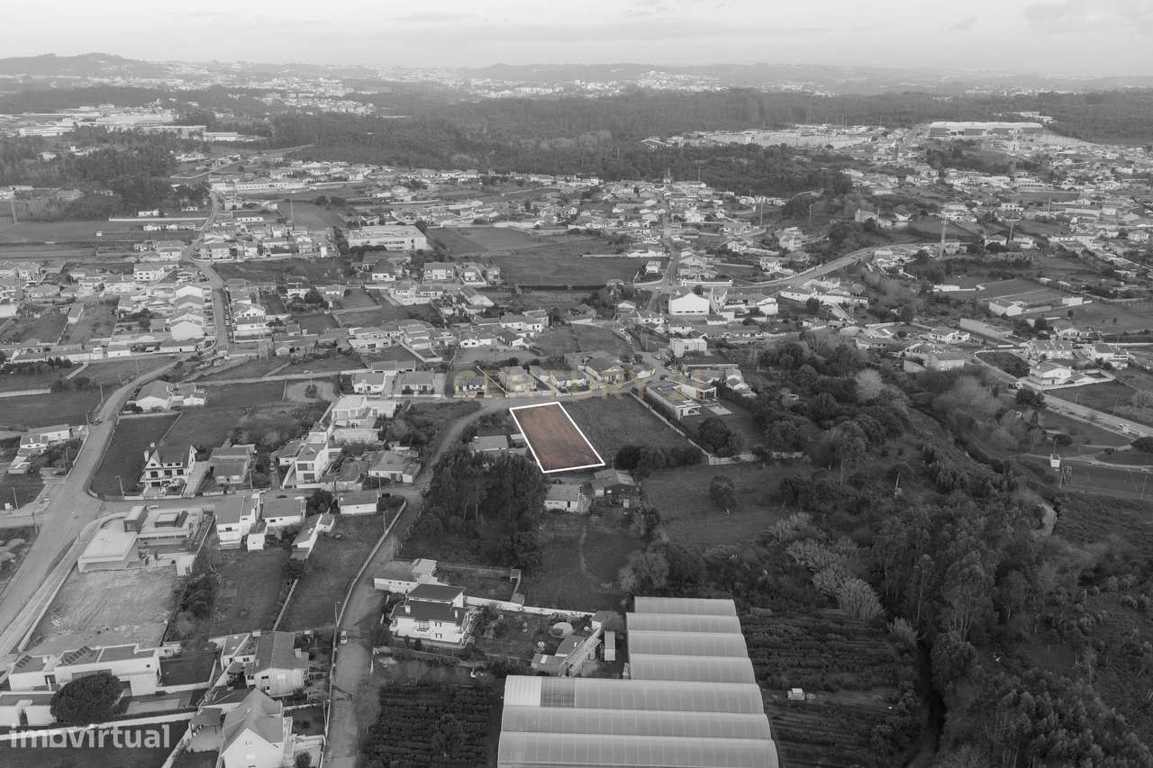 Terreno Urbanizável para moradia de 4 frentes em Paramos-Espinho-12