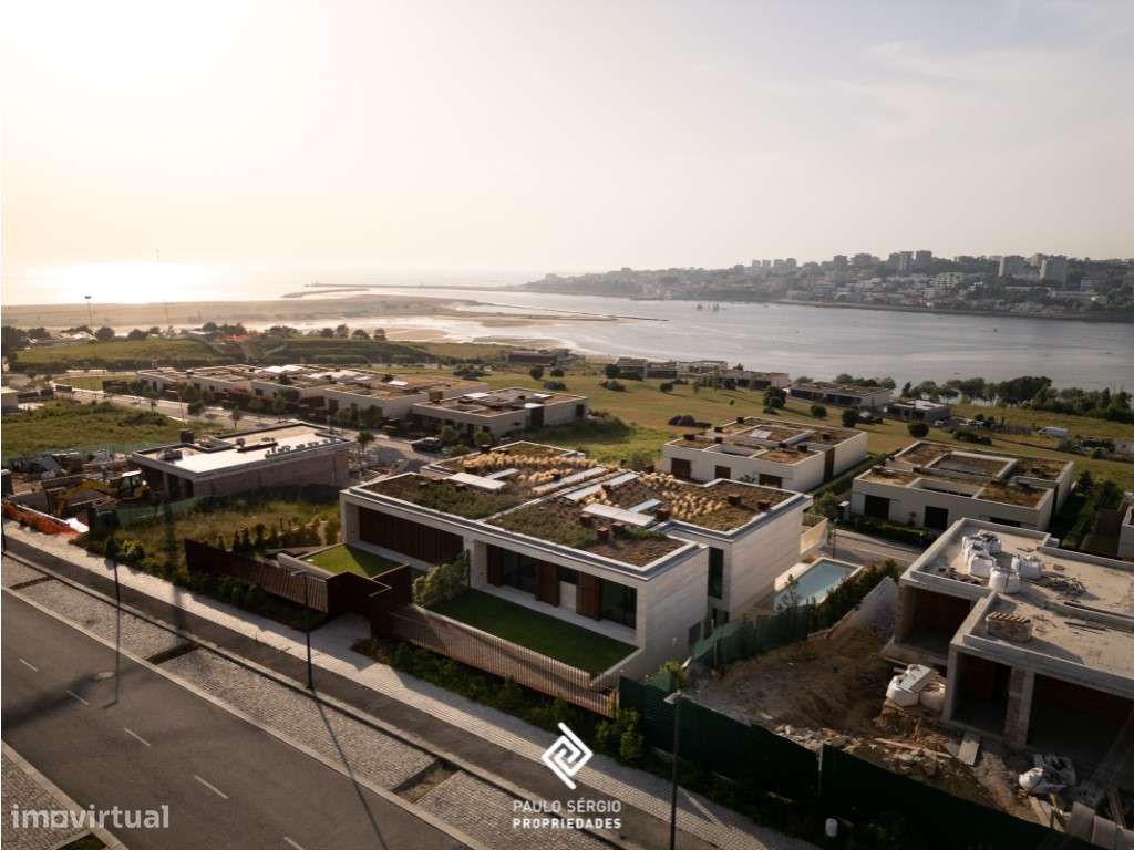 Moradia de Luxo T4 na Quinta Marques Gomes-35