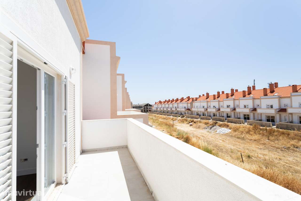 Moradia T3 em Construção com Garagem Dupla, Sótão e Terraço-4