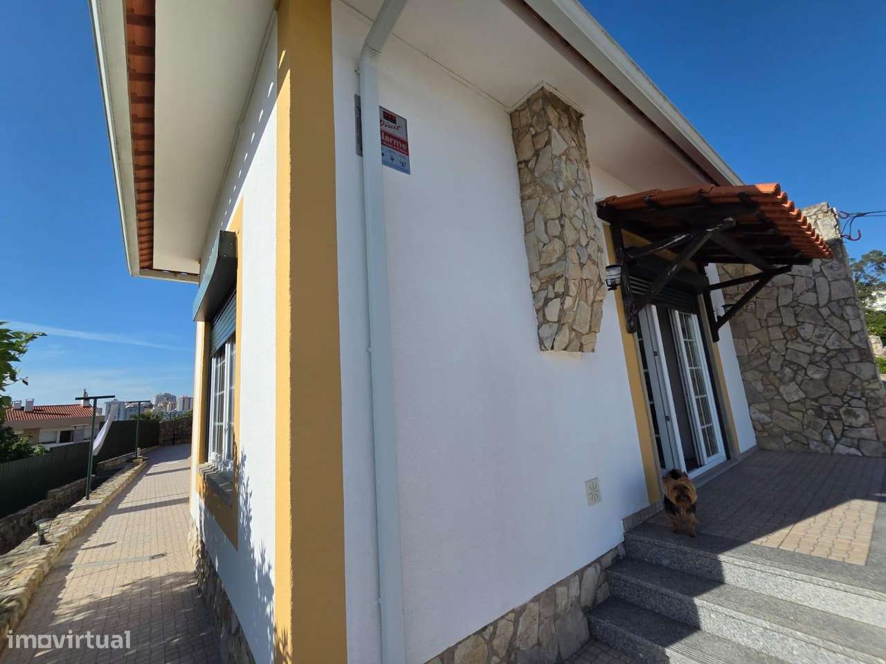 Moradia T2+1 com Anexo Independente, Jardim e Garagem – Rinchoa-22