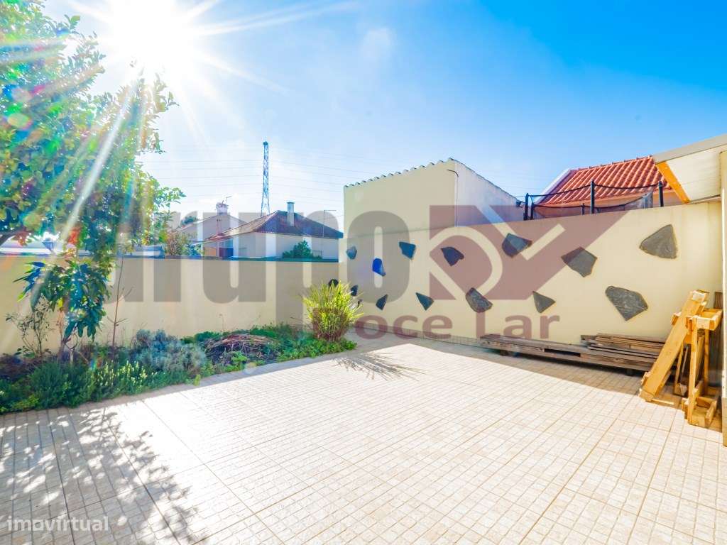 Moradia Isolada T5 com Garagem e anexo em Quinta do Conde-9