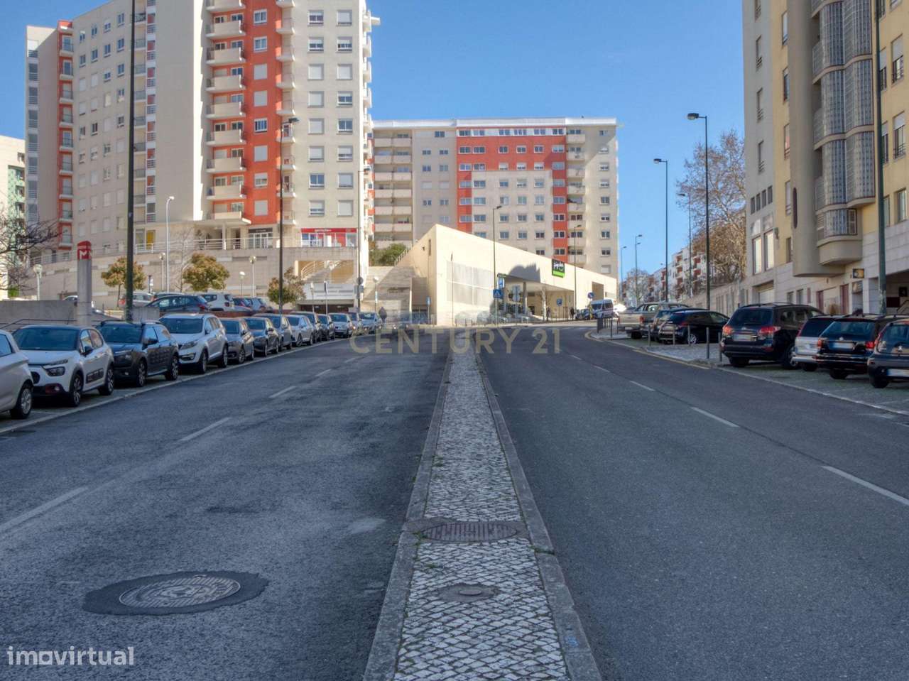 Fantástico T5 Quinta das Conchas frente ao metro-49