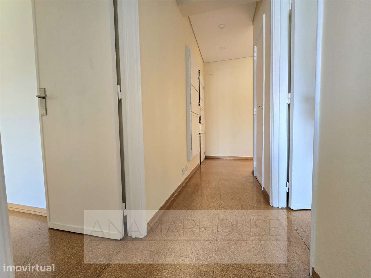 T2 na Rua José Murias, com elevador e arrecadação pronto a habitar, Be-11