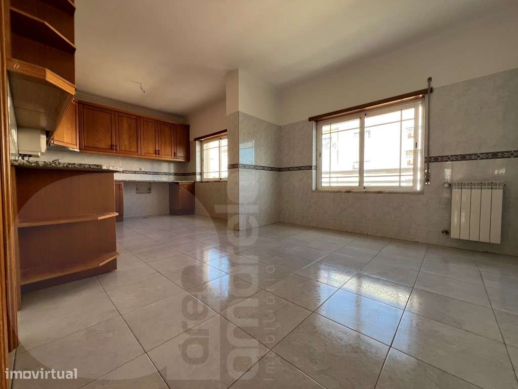 Apartamento T2 | com parqueamento | junto á baía do Seixal - Grande imagem: 2/11