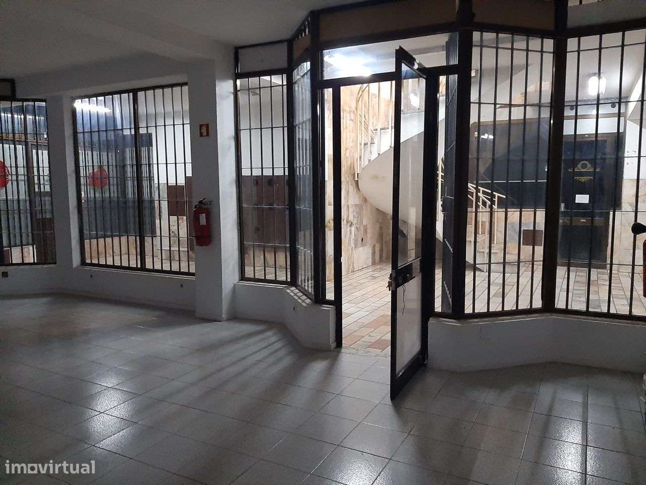 Vende ou arrenda espaço comercial centro de Penafiel - Grande imagem: 4/10