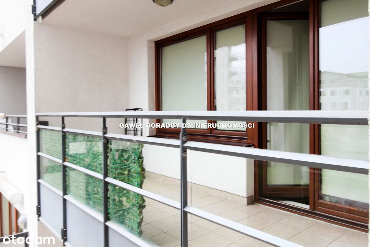 Nowoczesny budynek na Mokotowie.-7