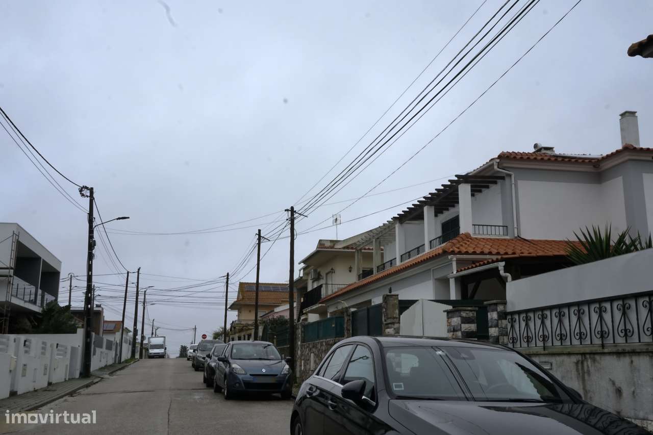 Moradia T4 Geminada com Garagem, Jardim e Sótão — Fernão Ferro - Grande imagem: 4/24