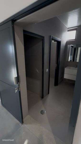 Arrenda-se NOVO armazem 300 com painel sandwich - Grande imagem: 4/8