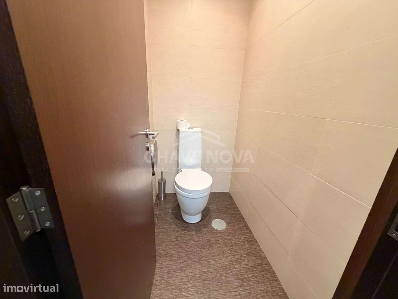 Loja com 150m2 em Costa Cabral perto do Metro Combatentes - Porto - Grande imagem: 5/19