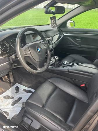 BMW Seria 5 520d Touring - 10