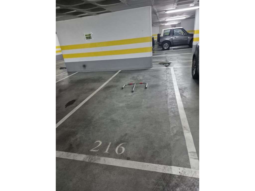 Lugar de Estacionamento para Arrendar - Av. de Berlim, Parque das N... - Grande imagem: 2/4