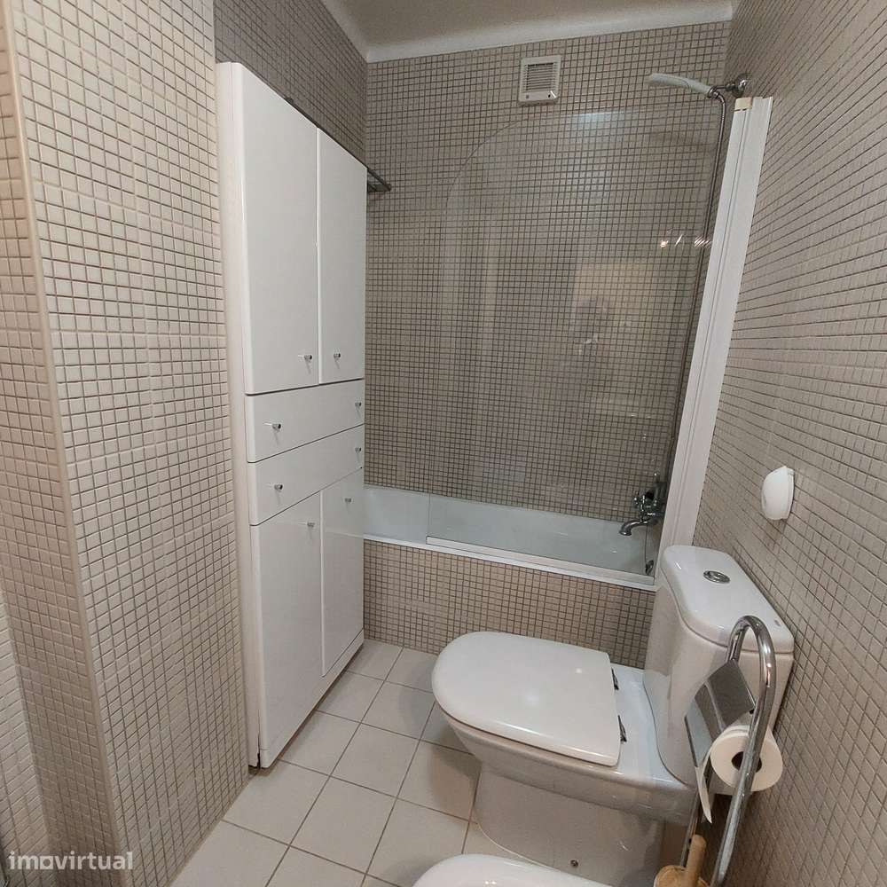T1 com cozinha separada e elevador em Coimbra-12