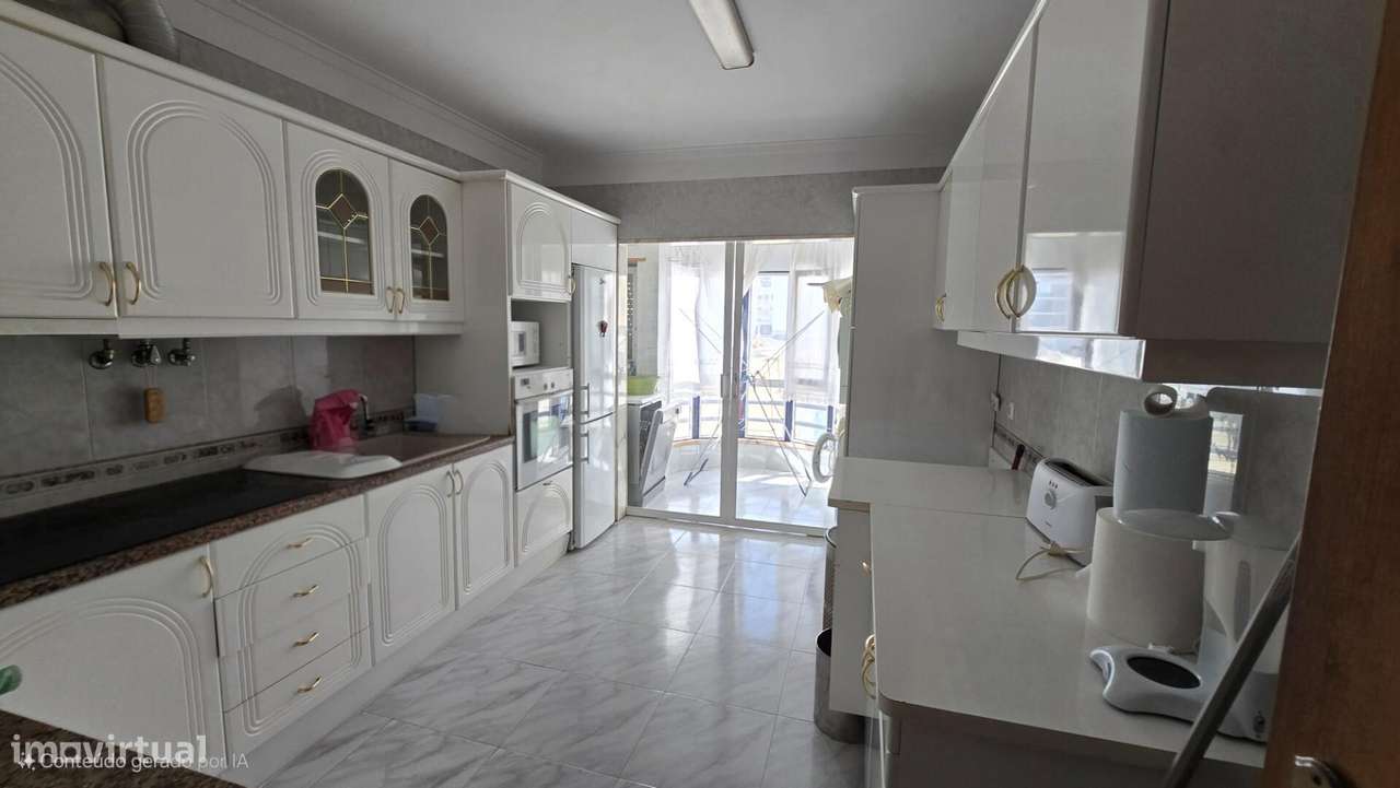 T4 com garagem junto ao metro do Campo Grande - Possibilidad - Grande imagem: 5/27