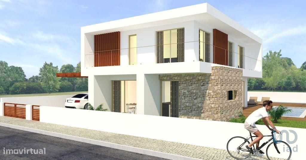 Casa T4 em Leiria de 200,00 m2